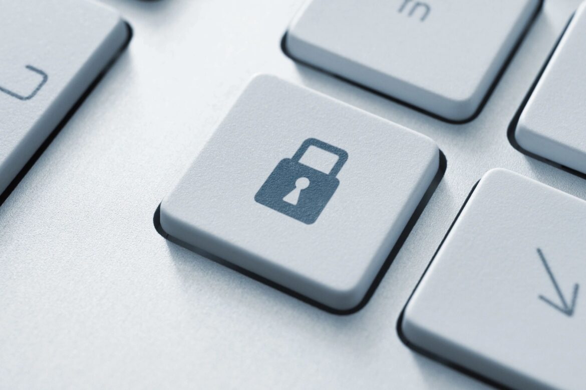 Keyboard key with a padlock icon, symbolizing converged cybersecurity and financial crime controls